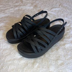 croc brooklyn strappy low wedge sandals